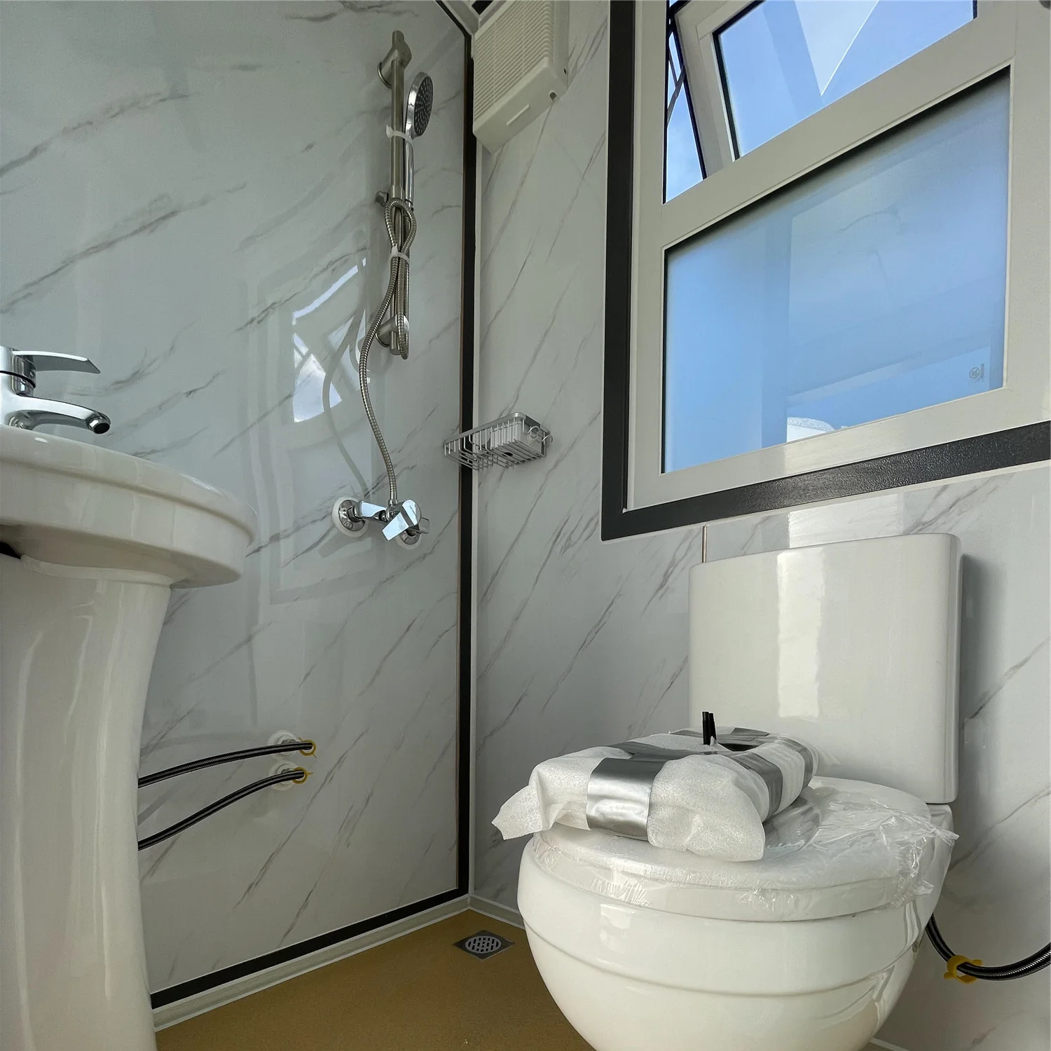 Modern Portable Office 7ft x 20ft with Bedroom - Image 5