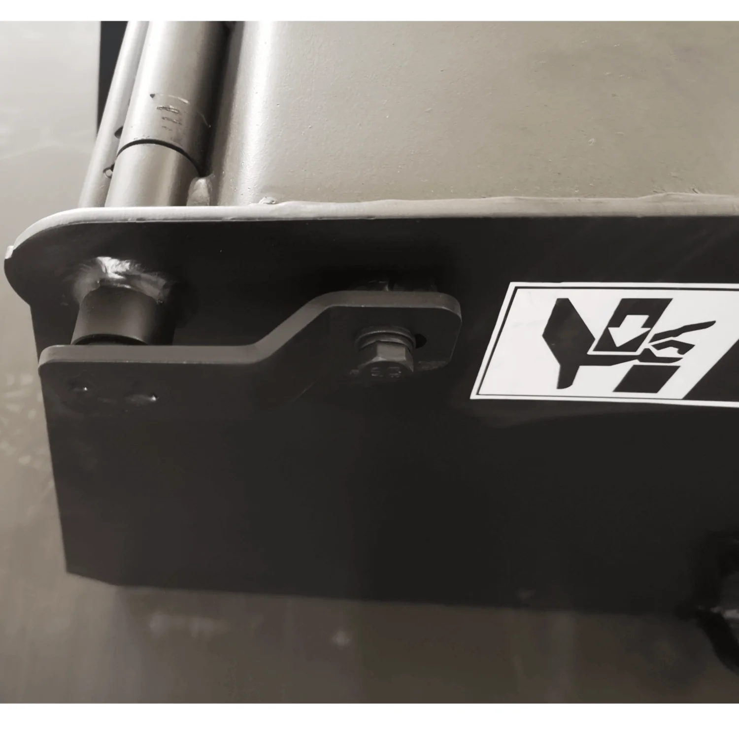 Greatbear Skid Steer 72'' Rotary Broom - Image 9