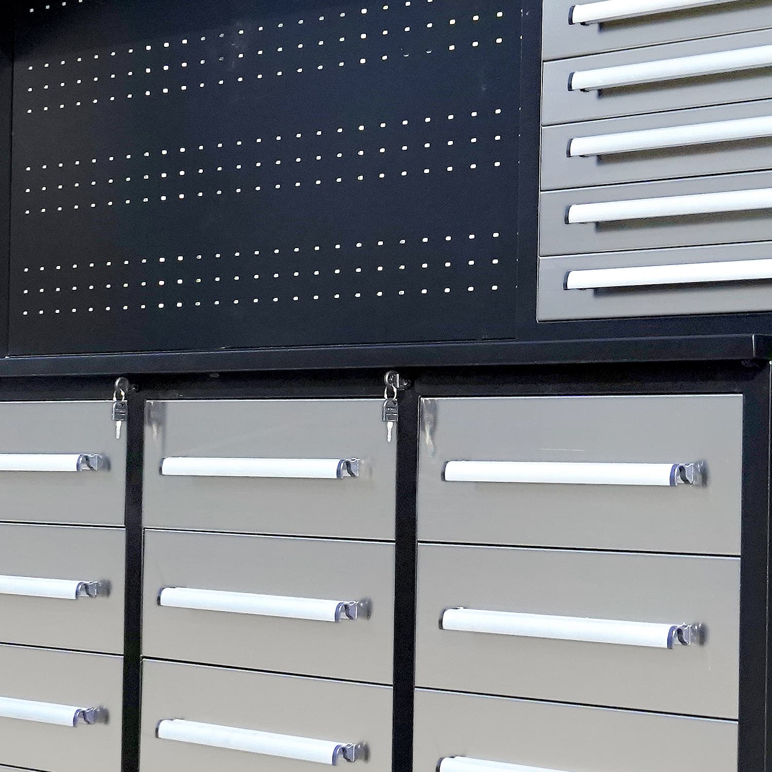 10ft Workbench Cabinet(30 Drawers, 2 Cabinets & 1 Pegboard) - Image 18
